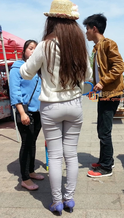 偶遇貌若天仙的前卫紧身裤美臀女生[CB-O0A2]