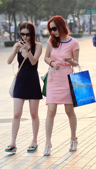 街拍水灵秀气的小清新裹臀裙大长腿女生[YF-628A]