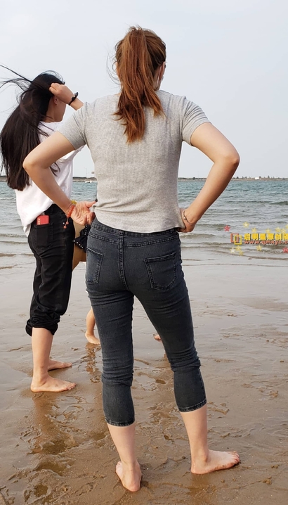 一个天生尤物的时尚牛仔裤圆臀美女[YK-U60L]