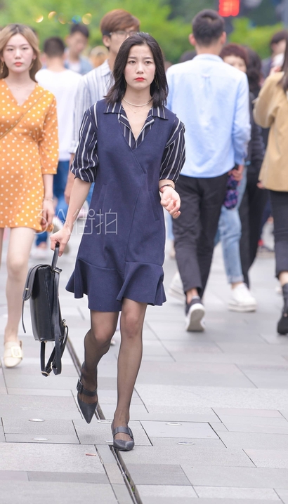 一位国色天香的极品超短裙紧臀女孩[GL-RGCE]