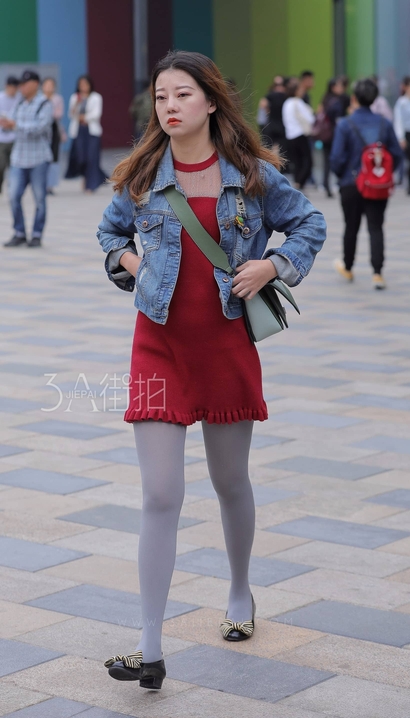 一位柳夭艳影的极品超短裙翘臀美眉[ZW-8U37]