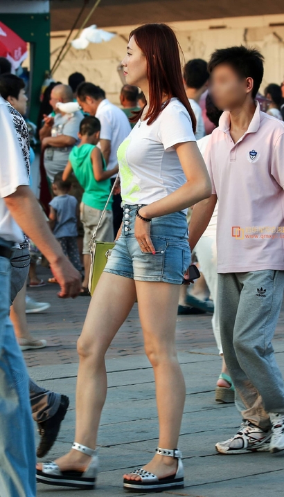 偶遇倾国倾城的性感热裤长腿女生[QS-UH21]