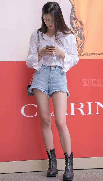 抓拍婉风流转的新潮热裤紧臀小姐姐[QJ-HK9E]