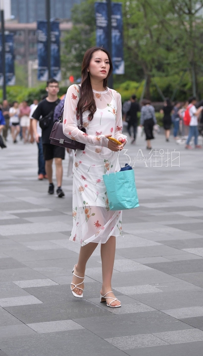 一位美丽贤淑的气质超短裙美腿靓女[IS-6E9C]