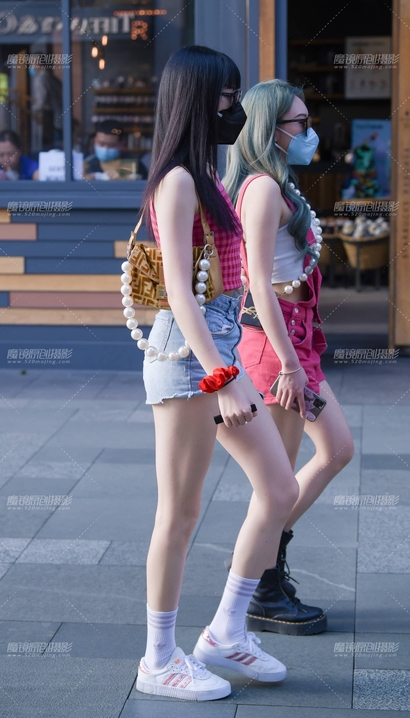 街拍出尘脱俗的极品热裤圆臀美女[UH-7E2V]