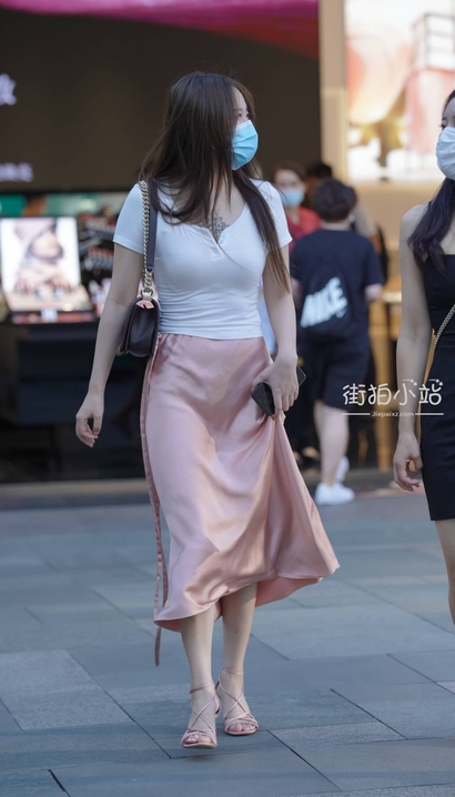 抓拍双瞳剪水的气质超短裙美腿女神[FA-RECT]