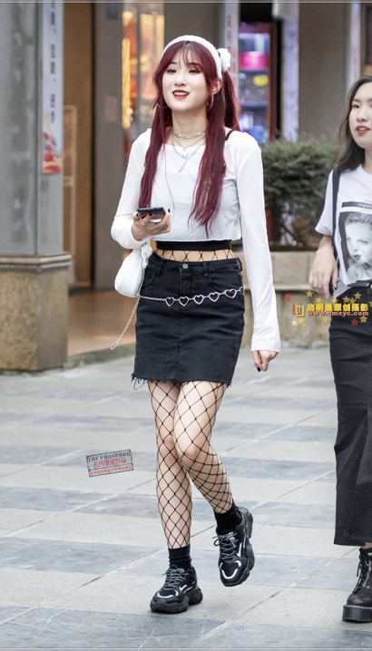 一位巧笑倩兮的气质小短裙宽臀辣妹[GZ-Z3C6]
