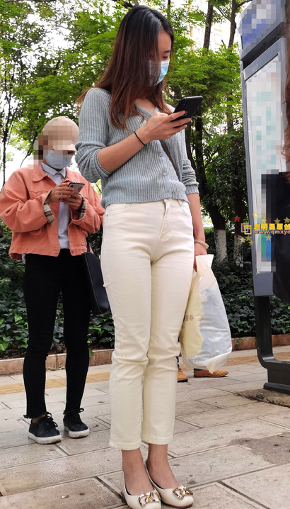 一个袅袅娉娉的新潮清雅装扮宽臀小姐姐[HX-MRU9]