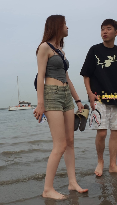 一个慧质兰心的前卫热裤宽臀靓女[GV-706S]