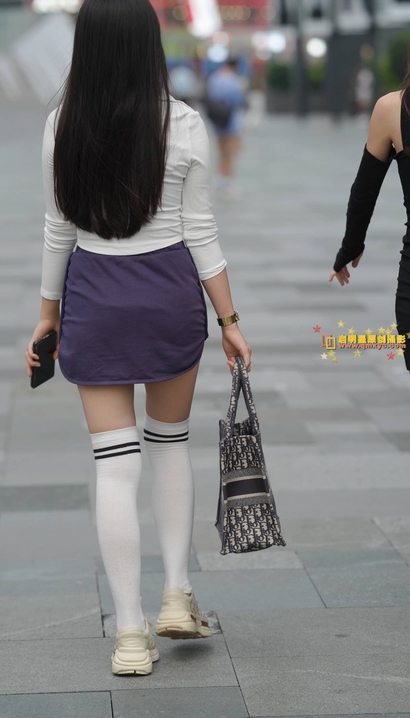 偶遇翩若惊鸿的潮流超短裙美腿靓女[OY-3K20]