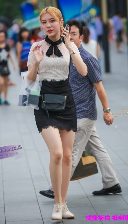 街拍身材完美的极品裹臀裙丰臀辣妹[OK-873D]