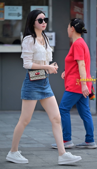 偶遇千娇百媚的小清新小短裙紧臀女神[BL-8ZJE]