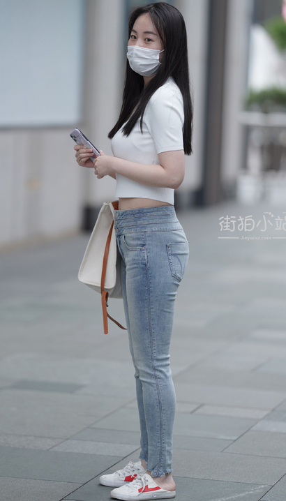 偶遇风姿绰约的时尚牛仔裤大长腿女生[QB-3521]