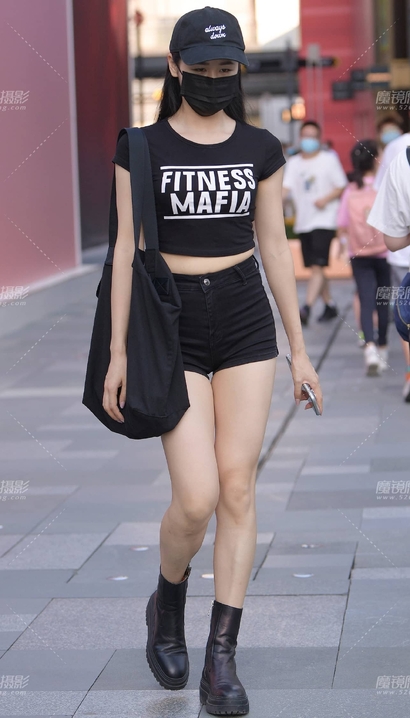 街拍靡颜腻理的极品热裤宽臀小姐姐[VD-9T2P]