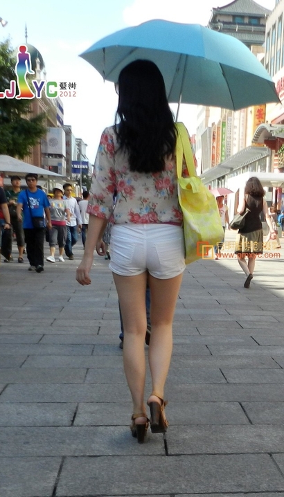 一位秀丽端庄的小清新热裤长腿辣妹[FV-4J66]