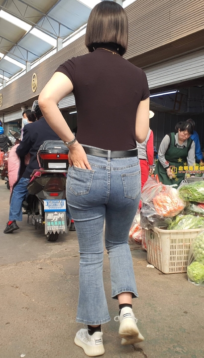 偶遇貌若天仙的时髦紧身牛仔裤美臀辣妹[EW-04F9]