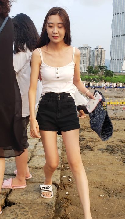抓拍千娇百媚的前卫热裤大长腿女神[MU-14BF]
