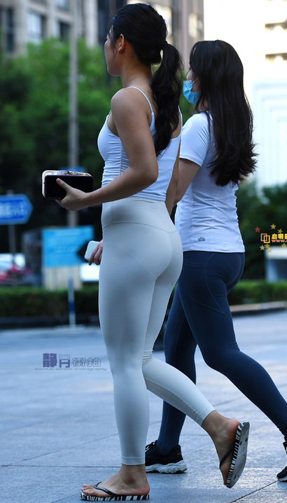 一个倾国倾城的时髦紧身裤圆臀女孩[RJ-8TA8]
