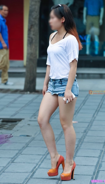 一个姹紫嫣红的性感热裤翘臀御姐[IN-062H]