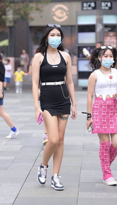 偶遇仪态万端的时髦裹臀裙宽臀女孩[JB-XAKW]