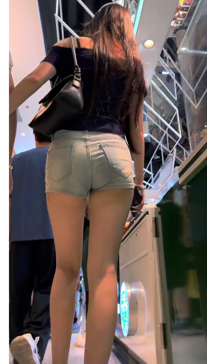 【视频】偶遇身姿优雅的气质热裤宽臀女生[HK-BW84]