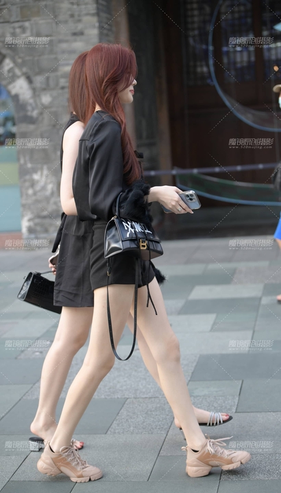 街拍仙姿玉色的新潮雅致着装长腿美女[JP-DKM1]