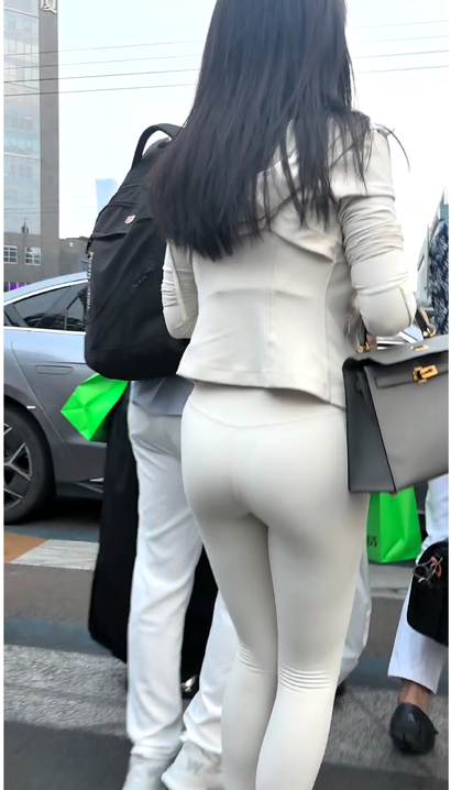 【视频】一个花枝招展的新潮紧身裤圆臀女神[XI-6685]