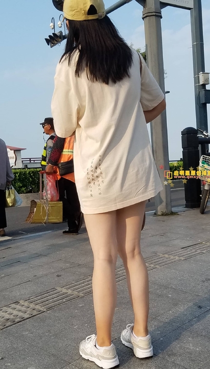 一个肤如凝脂的小清新热裤大长腿御姐[MD-74NN]