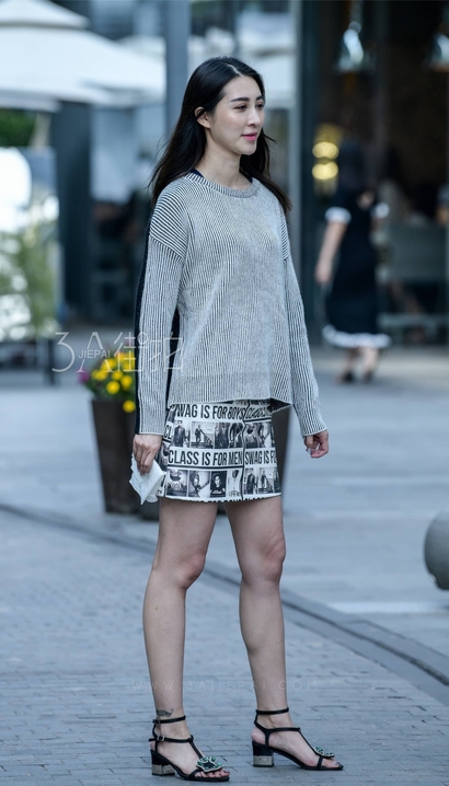 一个温婉可人的性感裹臀裙丰臀女神[LA-9YZT]