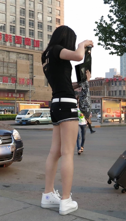 偶遇仪态万千的时髦热裤美臀女孩[LZ-0IJI]