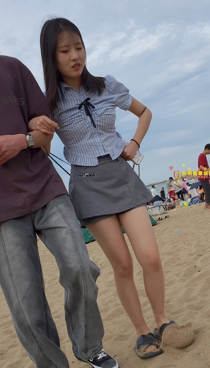 一个圆润紧绷的时尚小短裙丰臀女孩[AV-V21C]