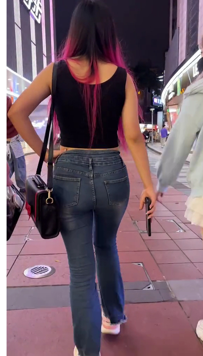 【视频】抓拍聘婷秀雅的新潮紧身牛仔裤紧臀美眉[ST-8IO0]
